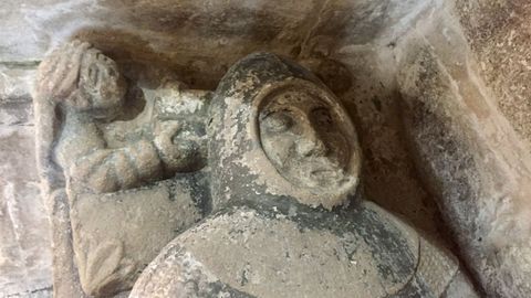 Sepulcro do Cabaleiro Esqu�o conservado na igrexa de San Nicol�s de Neda.