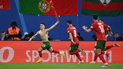 Francisco Concei�ao, de tan solo 21 a�os, le dio la victoria a Portugal en el descuento.