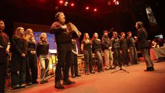 Carballo. Alumnado de M�sica do IES Isidro Parga Pondal ofreceu onte unha exhibici�n ?tam�n con Xurxo Souto? no seu Concerto de Nadal, nun Pazo da Cultura cheo