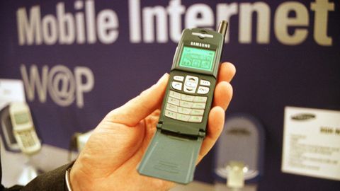 El SGG-M 100 se present en el 2000, con la novedad de que tena internet