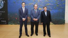 araujo.�La exposici�n es una iniciativa propia de Afundaci�n�, destac� su presidente, Miguel �ngel Escotet. La muestra �O noso planeta� se puede visitar en A Coru�a hasta el 8 de febrero. �Todos los s�bados se proyectar�n los ocho cap�tulos de la serie de Netflix, que se podr�n ver en marat�n�, coment� Escotet. El naturalista brit�nico David Attenborough es el narrador de la serie en su versi�n original