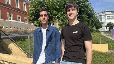 En la imagen, los alumnos galardonados, Mario Prez Plaza y Bruno Llopis Sintes,