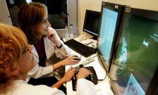 Pese a los nuevos enfoques, la onc�loga Eva P�rez resalta el gran papel de las mamograf�as.