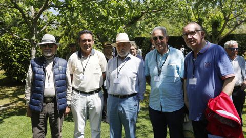 Santiago Martnez, a la derecha, con algunos compaeros de su promocin