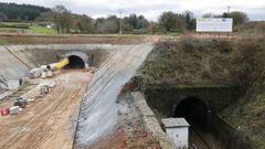 Obras del nuevo t�nel de Oural (al lado, el t�nel antiguo) en la l�nea Lugo-Sarria-Monforte, incluida en el corredor atl�ntico.