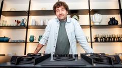 �scar Abal, ante los fogones de Lea Experimental, hotel pontevedr�s con el que colabora
