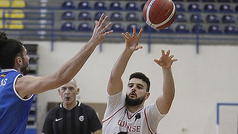 Ferr�n Ventura, dando un pase.