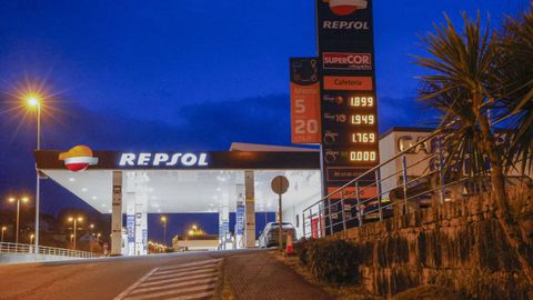 Una de las gasolineras de Repsol en Lugo, con el di�sel a 1,89 y la gasolina a 1,76