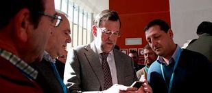 Mariano Rajoy depart�a ayer con los alcaldes de Malpica, A Laracha y Fisterra.