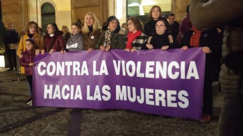 Concentraci�n en Gij�n de repulsa por el asesinato machista de Lorena Dacu�a