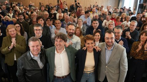 El presidente del Principado, Adri�n Barb�n, arrop� al candidato a Lehendakari, Eneko Andueza.