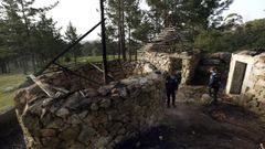 As� quedaron las pallozas de San Roque tras el incendio provocado por unos v�ndalos
