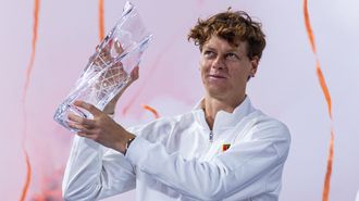 Jannik Sinner, con el trofeo de ganador en Miami.