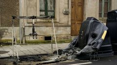 Los contenedores ardieron de madrugada en las calles Doctor Casares y el Puente de la Virgen