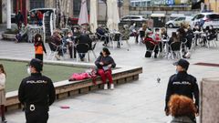 Controles de la Polic�a Local y la Polic�a Auton�mica en la plaza de San Antonio de Ourense