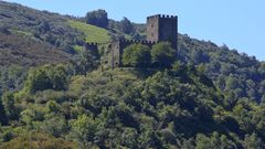 El castillo de Doiras es una de las tres torres de Os Ancares