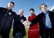 Jos� Bouso, segundo por la izquierda, entre Quique Seti�n, Manu y Carlos Mouriz. 