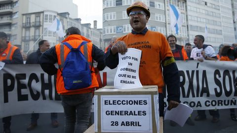 Los trabajadores de Alcoa en A Corua se manifestaron el da que el estatuto qued aparcado