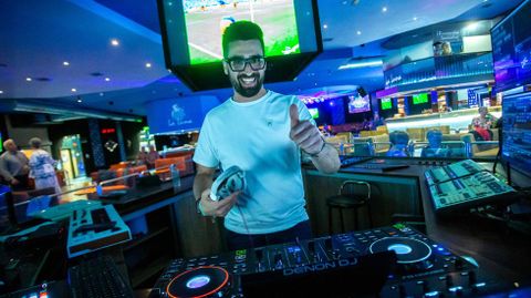 �lex, que lleva 25 a�os trabajando como pinchadiscos en La Luna. 