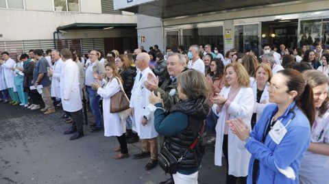 Un colectivo nacido de la huelga. El fin de la huelga (en la imagen, una concentracin a las puertas del CHUO en abril) dio pie al nacimiento de la plataforma FIOu, de mdicos y farmacuticos.