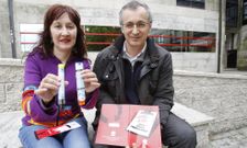 Los padres de A.S.R. muestran la medicaci�n de rescate para administrar con urgencia a su hijo. 
