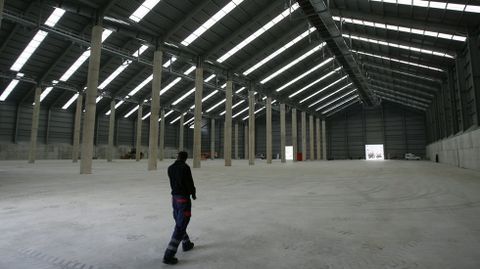 Vista de la nave a la que opta Maderas del Noroeste cuando estaba en manos de COP