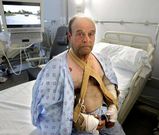 Manuel Castro, ayer en el hospital de Lugo, al que fue trasladado tras la disputa del pasado s�bado.