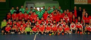 Los componentes de las distintas categor�as de f�tbol sala de Ordes se reunieron en el pabell�n Castelao II.