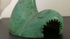 Detalle de la obra  Balea , de Miguel Couto (Bronce, altura 28 cm.) que se expone en la galer�a Artbys