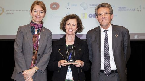Lise Kingo, Yolanda Fern�ndez y �ngel Pes durante la entrega del premio a EDP