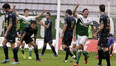 Forte celebra el tanto conseguido en la primera vuelta en el triunfo del Racing por 4-1 ante el Real Oviedo. 