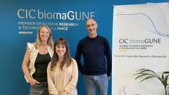 (Desde la izda.) Los cient�ficos Malou Henriksen,�Paula V�zquez y Luis Liz Marz�n.