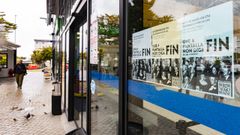 Carteles reivindicando la asistencia a las tres salas de cine para este domingo a las 17.00 horas.