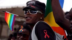 Activistas del colectivo l�sbico-homosexual en la marcha  del D�a Mundial de la Lucha contra el Sida celebrada en Nairobi (Kenia) en el 2009. 