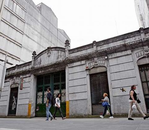 El Gran Garaje, un edificio de una sola planta y cuerpo �nico, lleva alg�n tiempo cerrado. 