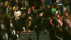 Nicol�s Maduro es atacado con objetos y abucheado tras un desfile militar en Venezuela