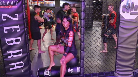 Cristina Amo, en su gimnasio de Santiago, lleva m�s de 15 a�os liderando un proyecto deportivo centrado en las artes marciales.