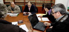 La mesa de contrataci�n estudi� las cuatro propuestas disponibles. 