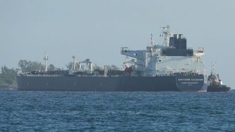 El petrolero ruso Anatoli Kolodkin, en el puerto de Matanzas, en el oeste de Cuba