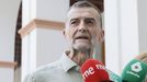 El coordinador federal de IU, Antonio Ma�llo, a su llegada al pleno del Parlamento de Andaluc�a.
