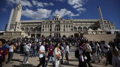 Exterior del estadio de Montjuic antes de la celebraci�n del partido entre el Barcelona y el Real Madrid