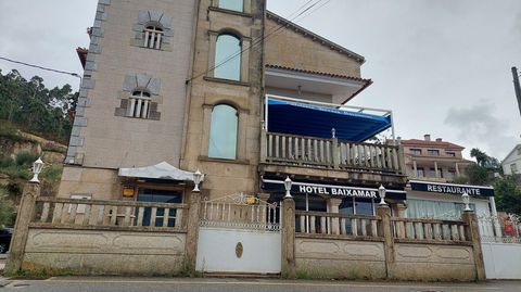 El hotel en el que se prev alojar a los inmigrantes que desembarquen en Sanxenxo es el Baixamar, ubicado en la playa de Areas.