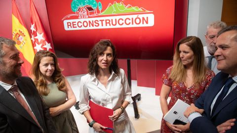 La presidenta de la Comunidad de Madrid, Isabel D�az Ayuso, acompa�ada del consejero de Presidencia, Justicia y Administraci�n Local, Miguel �ngel Garc�a Mart�n, en el d�a de ayer.