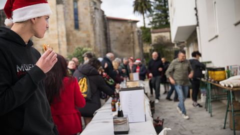 Fiesta en el barrio pobrense de A Covecha en Nochebuena.