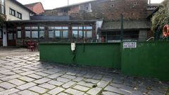 Los responsables del establecimiento dicen que las avispas se mueven sobre todo por este patio, al que dan las ventanas de varias habitaciones