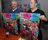 Manuel Varela y Manuel Di�guez, con el cartel anunciador. 
