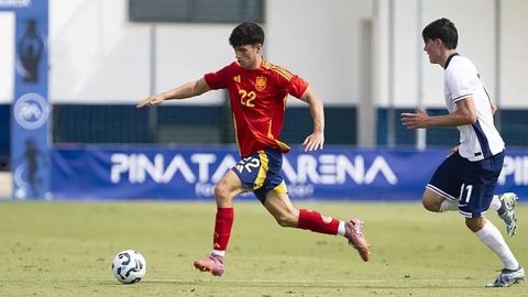 El canterano del Celta Andr�s Anta��n, con la selecci�n espa�ola sub-19.