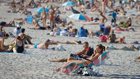 Los coruñeses aprovecharon el buen tiempo en Riazor