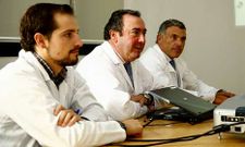 El gerente del Virxe da Xunqueira (centro) ofreci� los datos del tercer trimestre del a�o.