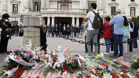 Minuto de silencio frente al Ayuntamiento de Valencia